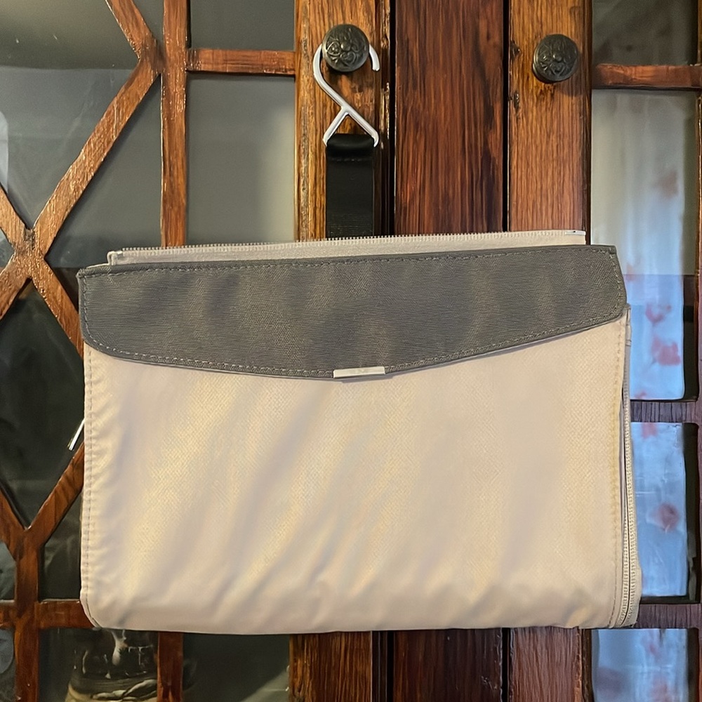 Tumi Hanging Organizer Zip Buckle Foldable